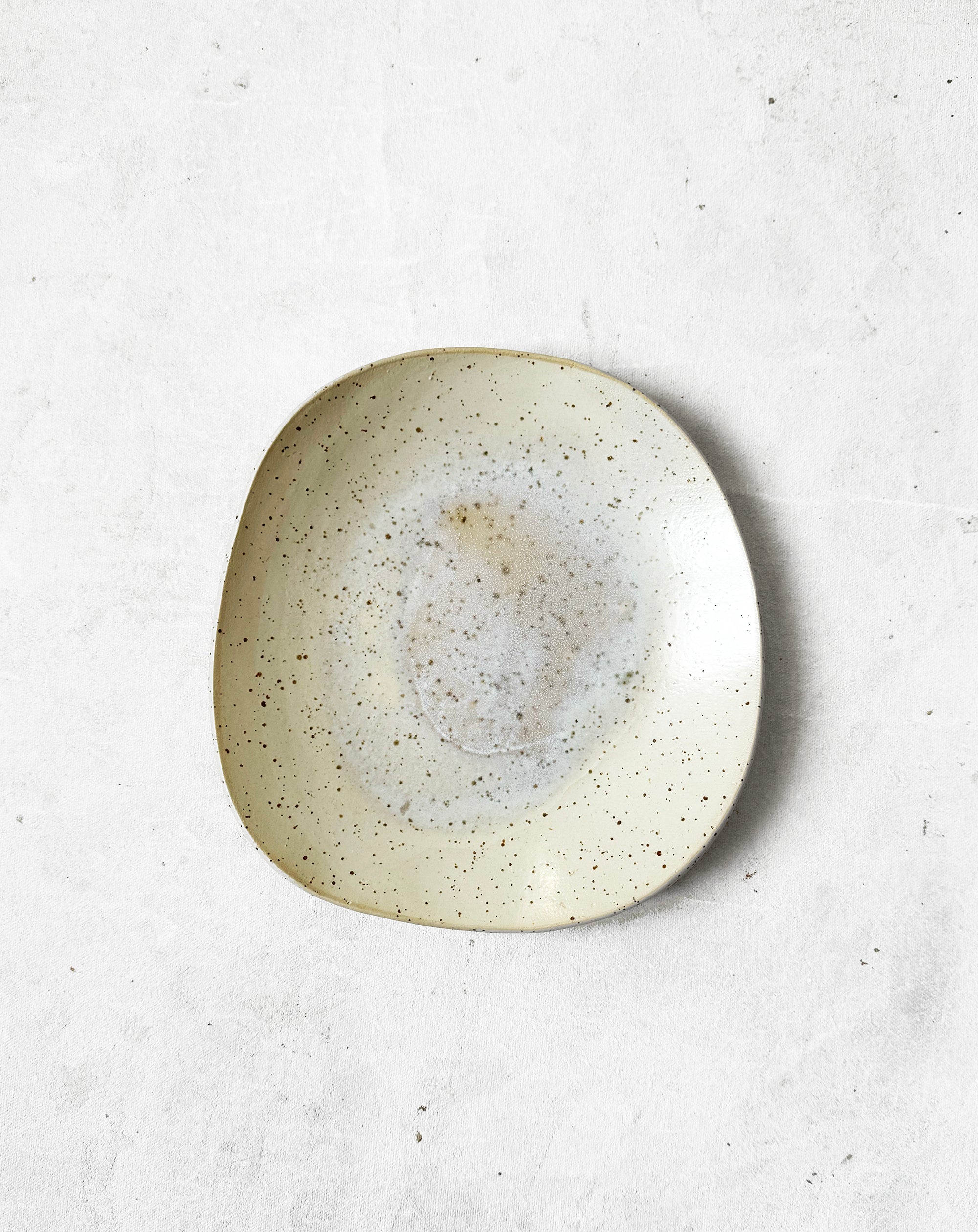 Dessert Plate in Speckled Ecru